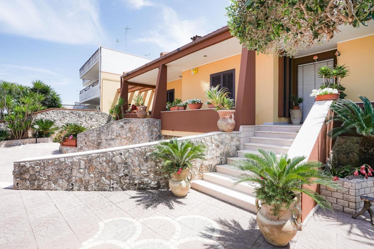 Guesthouse Da Filiberto Melendugno Bagian luar foto
