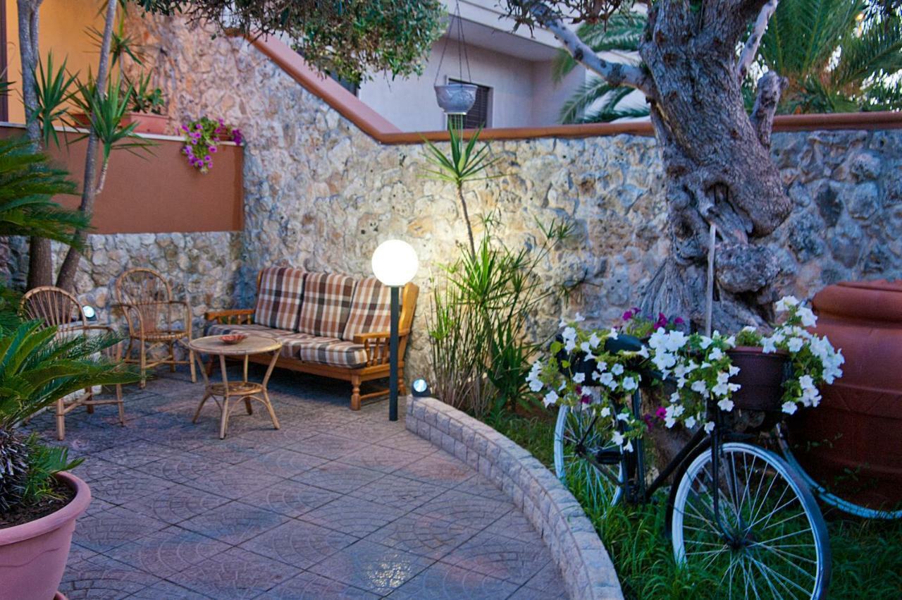 Guesthouse Da Filiberto Melendugno Bagian luar foto