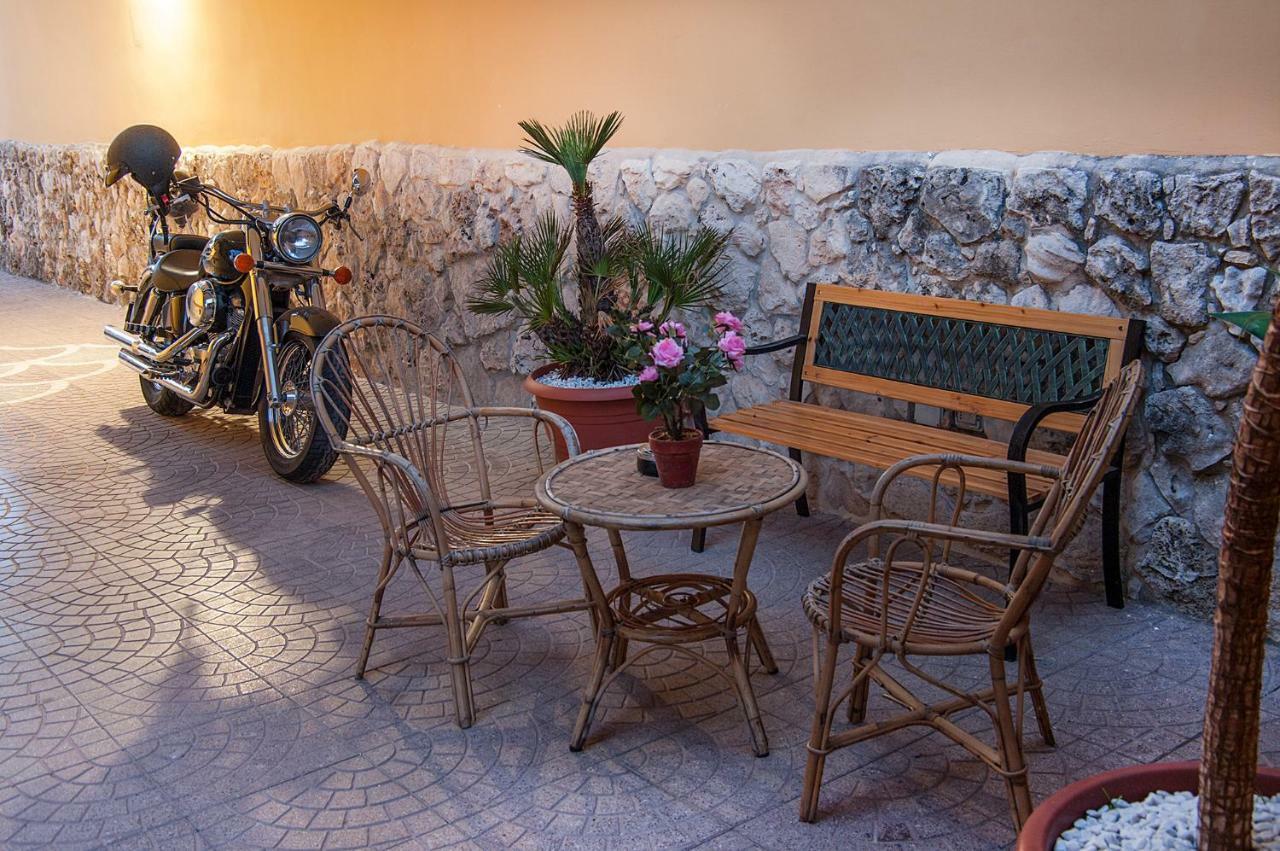Guesthouse Da Filiberto Melendugno Bagian luar foto