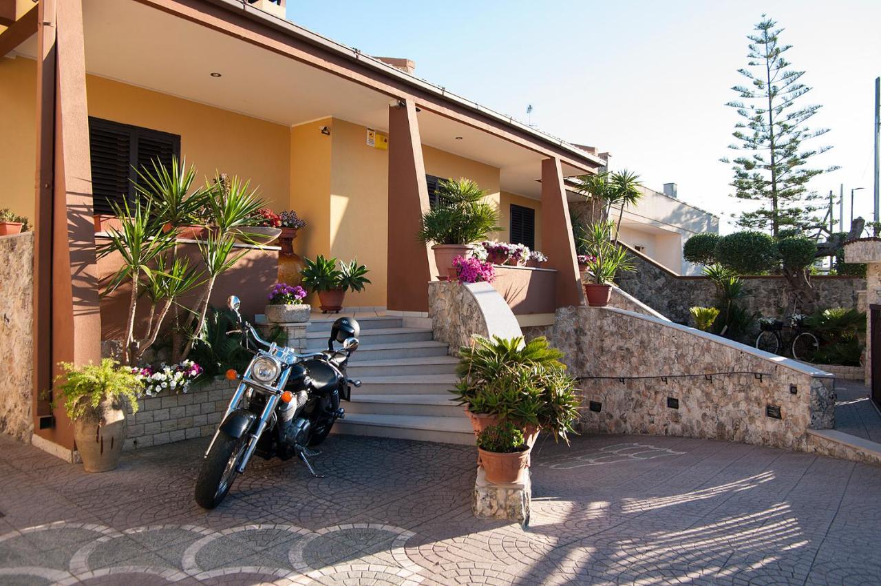 Guesthouse Da Filiberto Melendugno Bagian luar foto